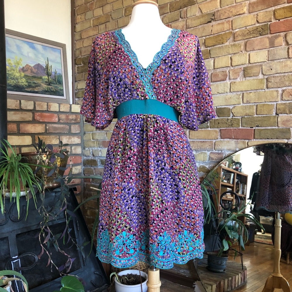 Beautiful mini dress by flying tomato label size large